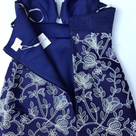 FOXIEDOX Blue/White Embroidered Tulip Dress NEW 4 - Picture 6 of 12